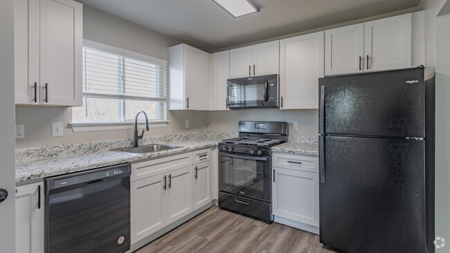 2BR,1BA,-915SF - Pines of York