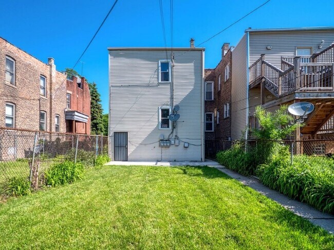 Foto del edificio - 1649 W Garfield Blvd