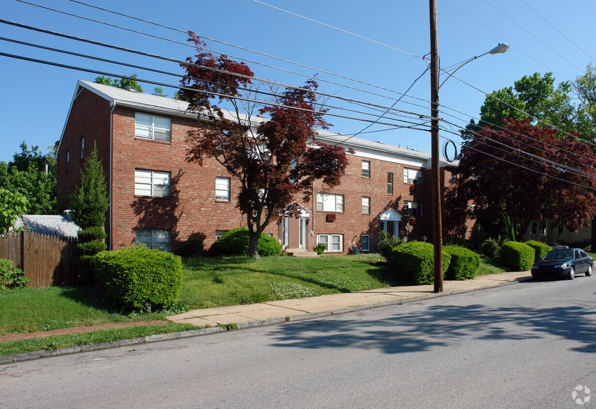 Foto del edificio - FREEDLEY COURT APARTMENTS