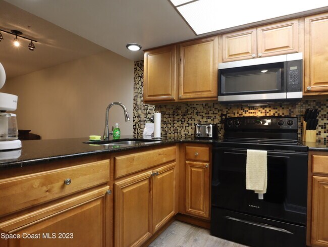Building Photo - 3147 Sir Hamilton Cir