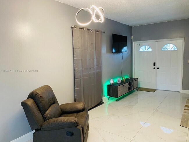 Foto del edificio - 1065 SE 13th Terrace