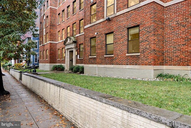 Foto del edificio - 66 New York Ave NW