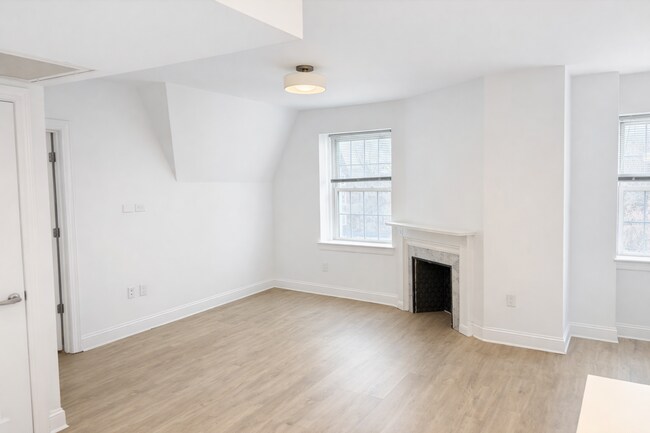 Foto del edificio - 18 E Lancaster Ave