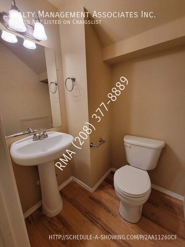 Building Photo - Fabulous 3 Bedroom Home located close to BSU