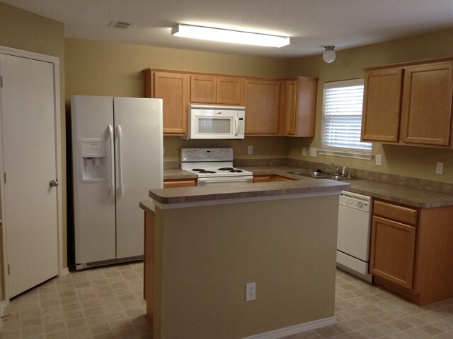 Building Photo - 322 Austin Avenue