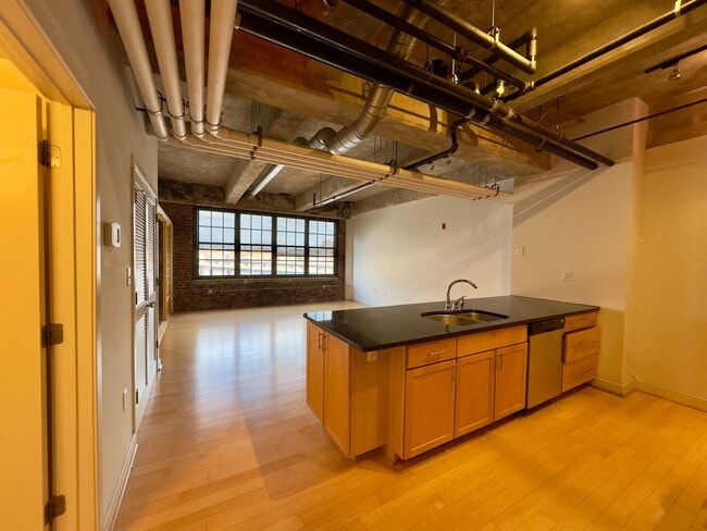 Building Photo - Stunning Industrial-Contemporary One Bedroom Condo- Parking included!