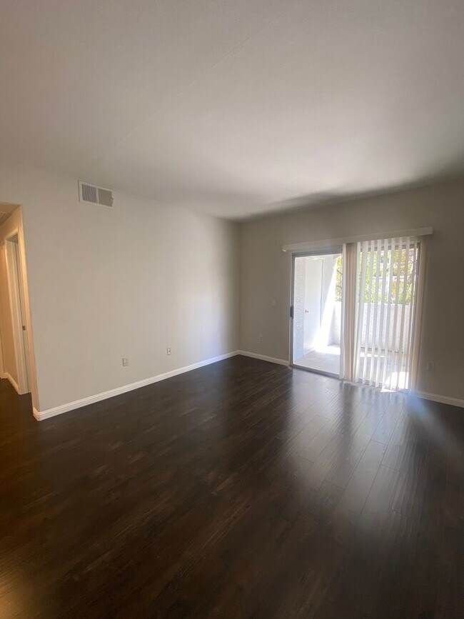 Foto del edificio - Nice 1 bedroom located on the South Strip at Silverado Ranch