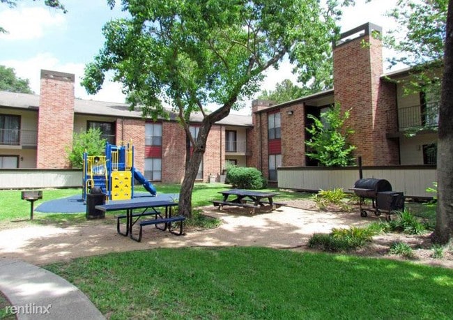 Building Photo - 100 Hollow Tree Ln