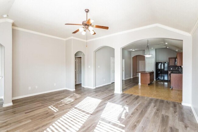 Foto del edificio - 5039 Rustling Branch Ln
