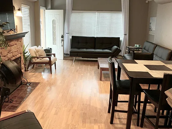 Foto principal - 14825 Adams St
