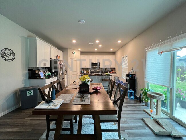 Foto del edificio - Spacious 2-Story 3/2.5/2 in Fort Worth For...