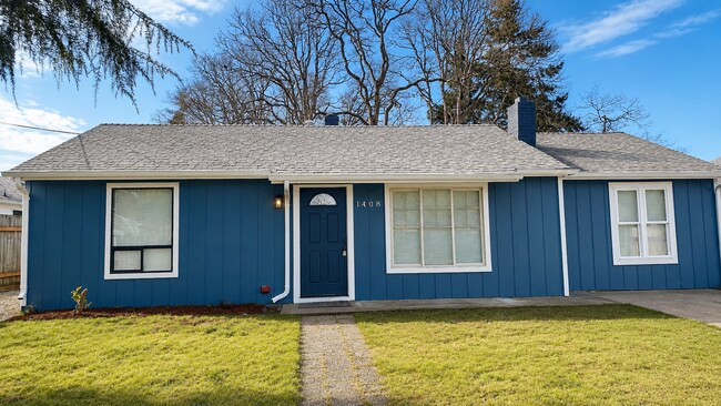 Foto del edificio - Renovated 3-Bedroom Home with Fenced Yard, Fireplace & In-Unit Laundry