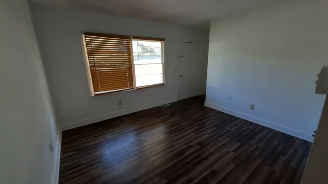Building Photo - 1709 Whipple Drive | 3 Bed 2 Bath House |M...