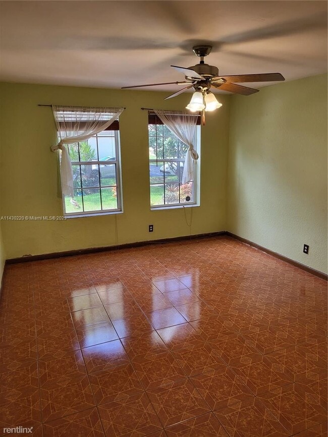 Foto del edificio - 4 br, 3.5 bath House - 9631 NW 39th St