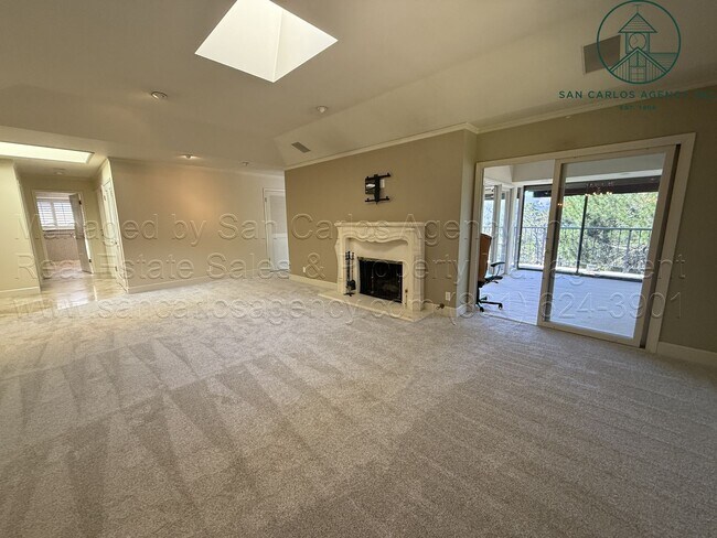 Foto del edificio - Two Bedroom Premium Del Mesa Condo Unit with Views