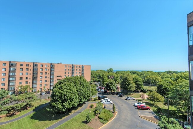 Building Photo - 626 E Woodland Park Ave