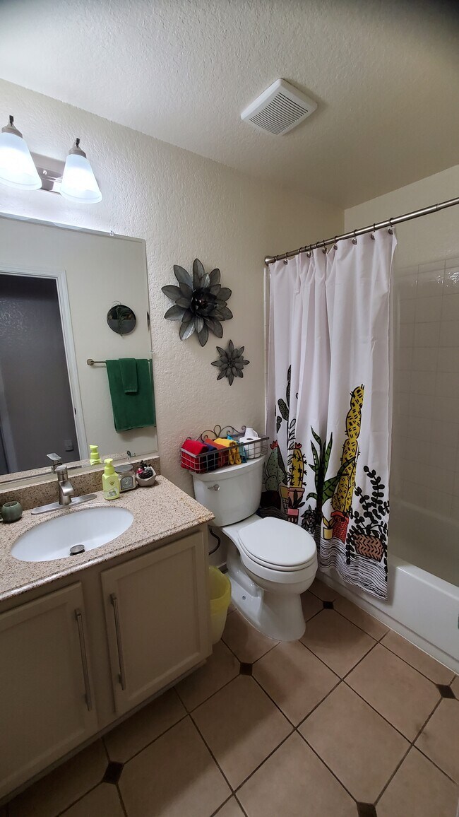 Main Bathroom - 446 Paddington Dr