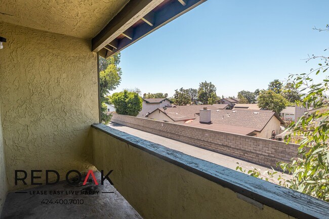 Building Photo - Wonderful Bright and Sunny Completely Remo...