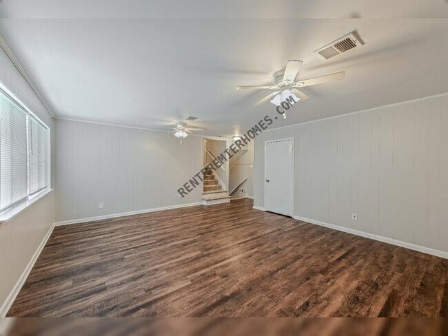 Building Photo - 412 Del Rio Dr