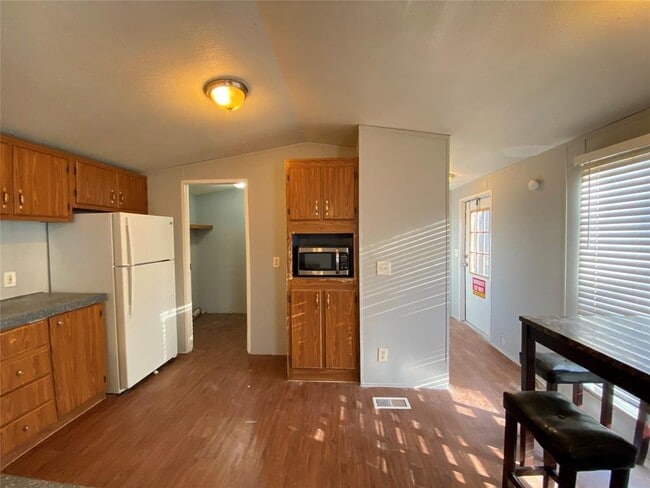 Building Photo - 401 Chaparral Rd