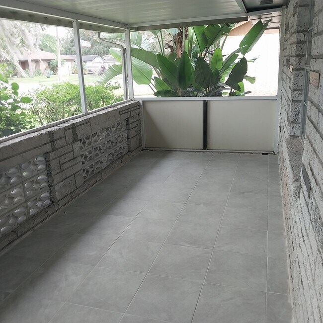 Front Patio - 916 Shangri La Dr