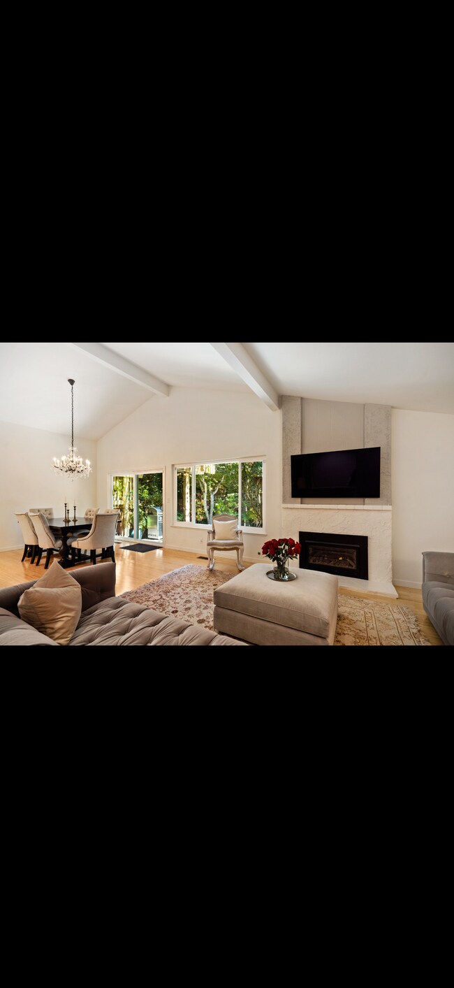 Building Photo - 1128 Westmoreland Cir