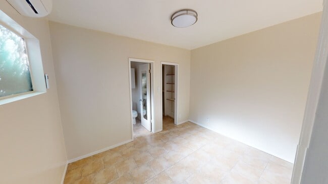 Building Photo - 733 Westbourne Dr