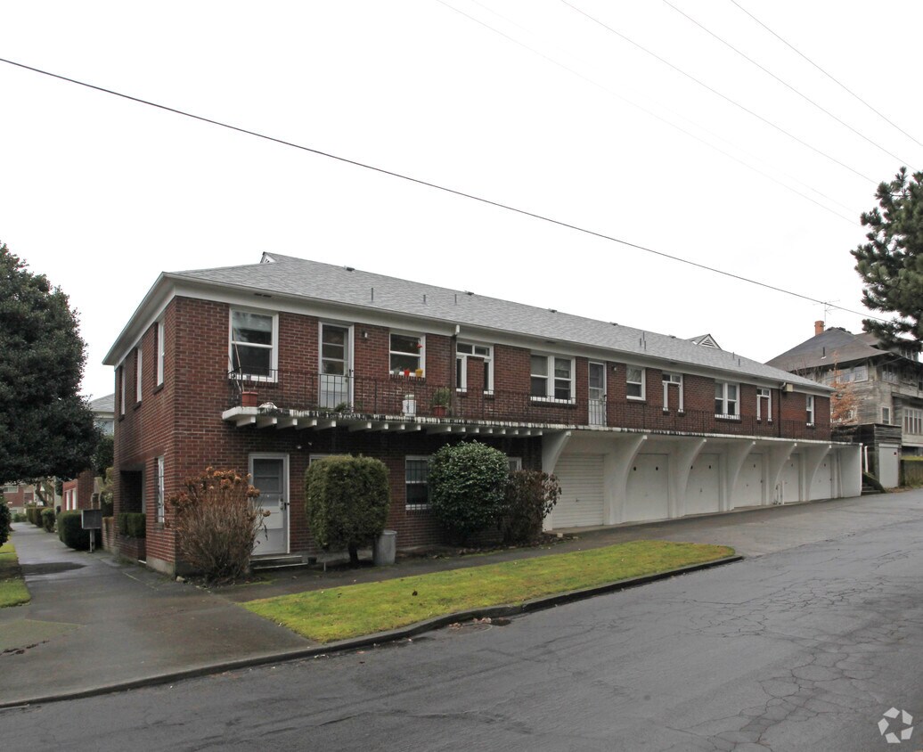 Building Photo - 2625-2639 SE Main St