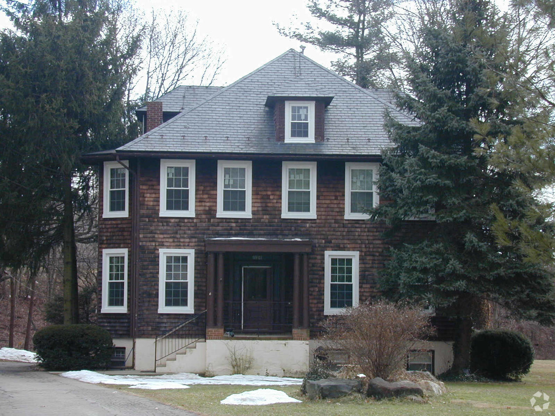 Building Photo - 217 Bynum Ridge Rd