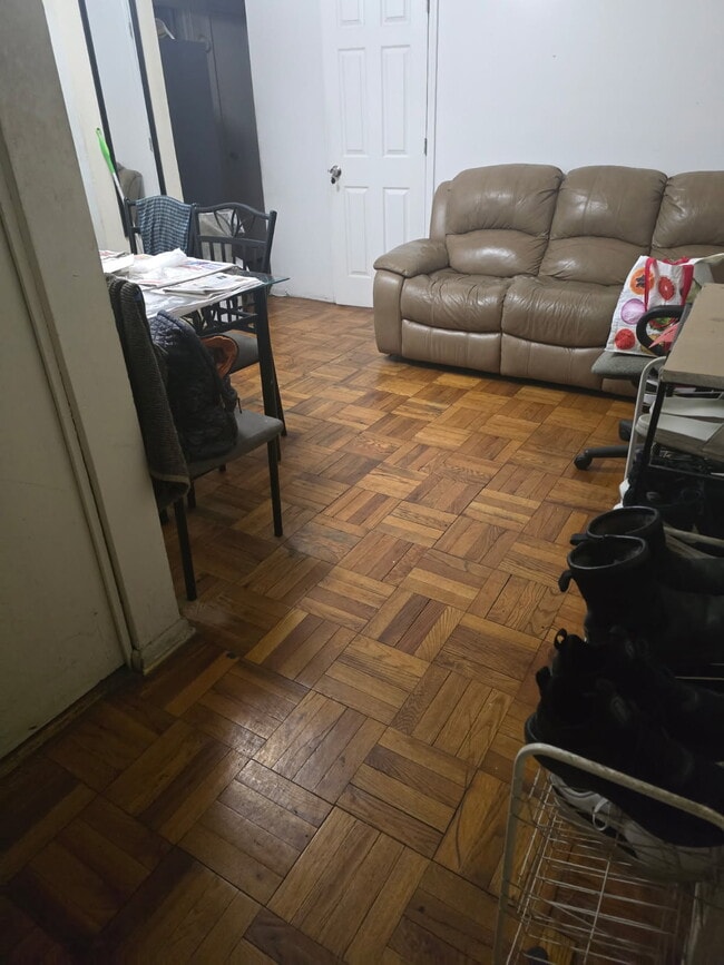 Foto del edificio - 41-42 73rd St
