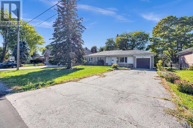 Building Photo - 18 Windridge Dr