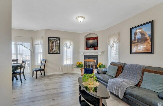 Foto del edificio - 2818 Silver Fox Ln