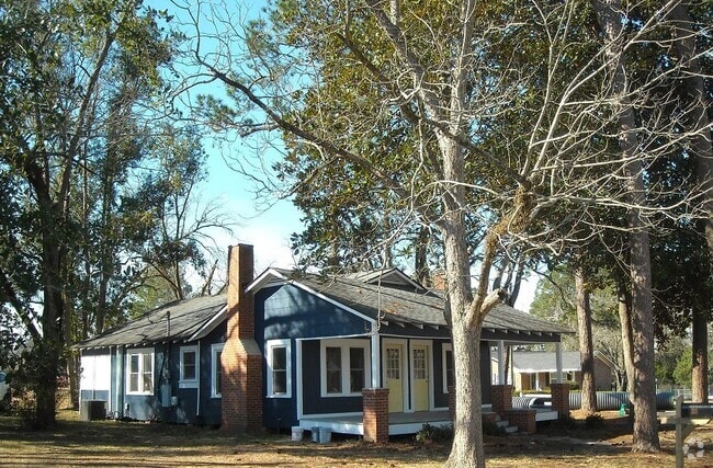 Building Photo - 311 W Mendell Ave
