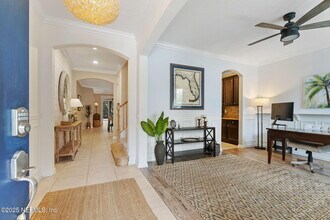 Building Photo - 22 Medio Dr