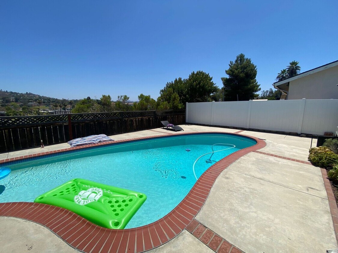 Foto principal - Newly Renovated 4BD/2BA w/ POOL!!