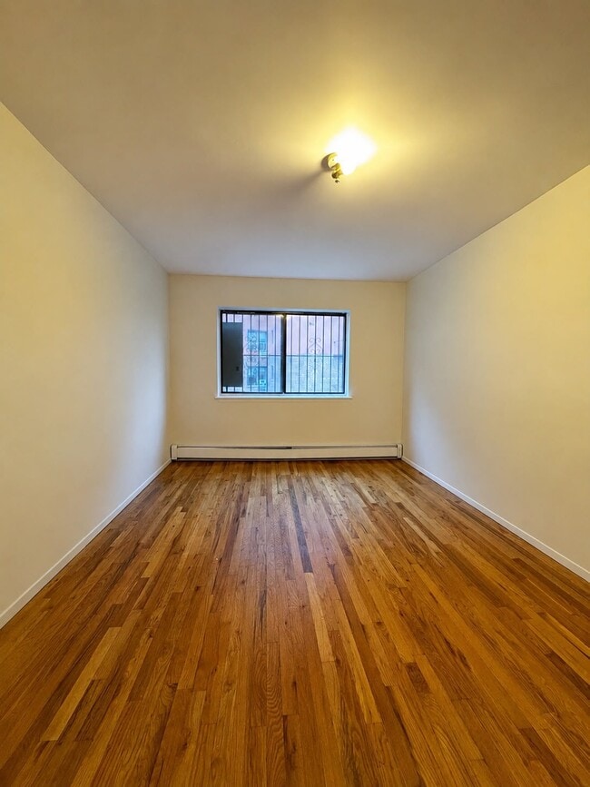 Foto del edificio - 3223 105th St