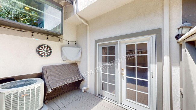 Building Photo - Beautiful 3 Bedroom Home in Eastside Costa...