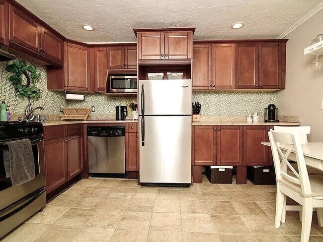 Foto del edificio - 206 Bunker Hill St