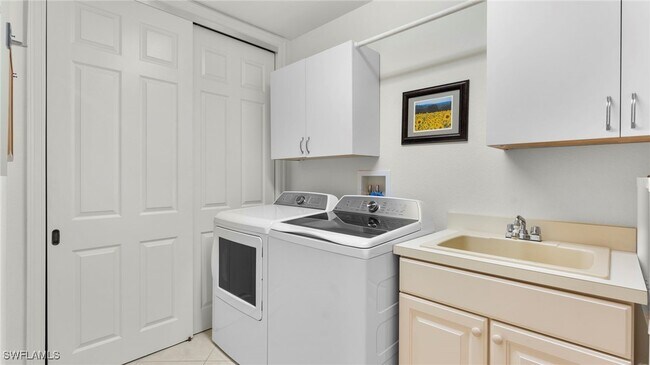 Building Photo - 7876 Hawthorne Dr