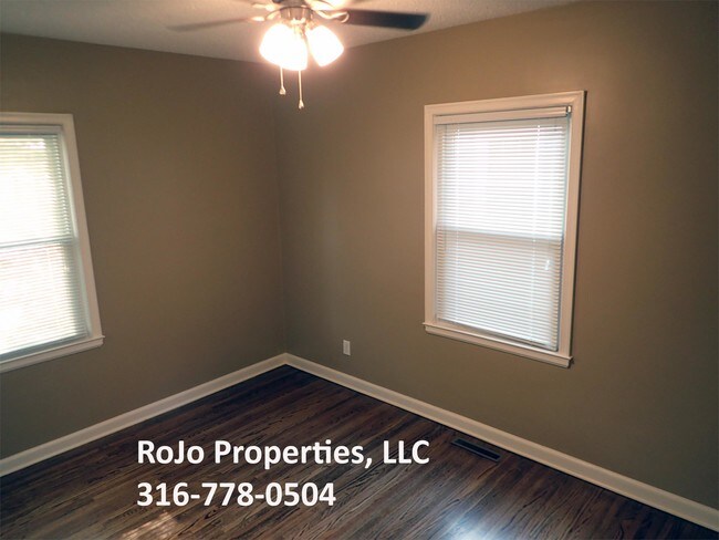 Foto del edificio - 2115 E Bayley St