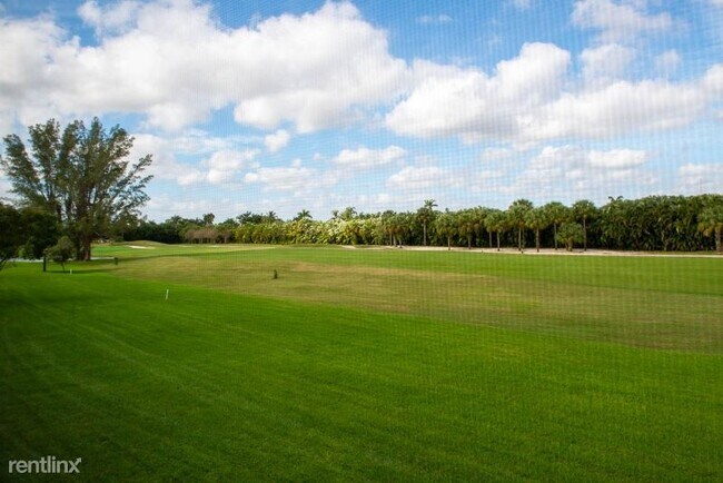 Building Photo - 9411 N Hollybrook Lake Dr