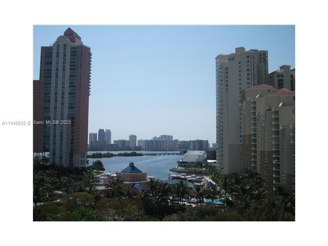 Foto del edificio - 3300 NE 191st St