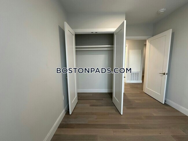 Building Photo - 152 Liverpool St