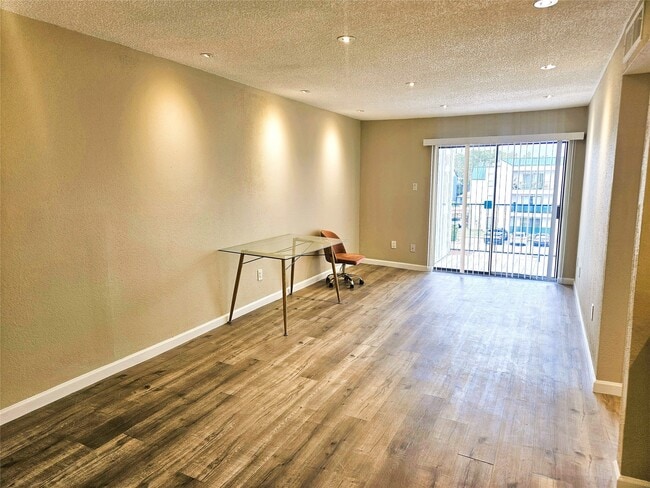 Foto del edificio - 2816 S Bartell Dr