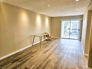 Building Photo - 2816 S Bartell Dr