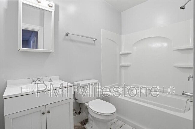 Building Photo - 207 N Mulberry St