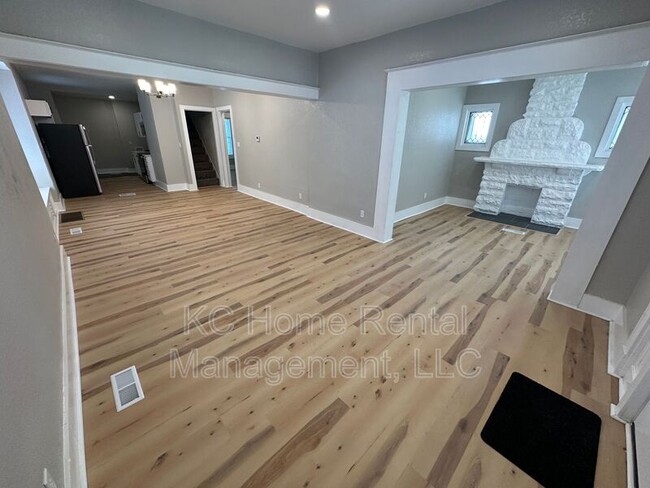 Building Photo - 4010 S Benton Ave