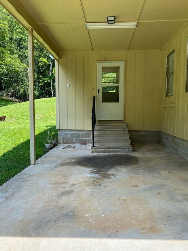 Building Photo - Cute Home in Ragland