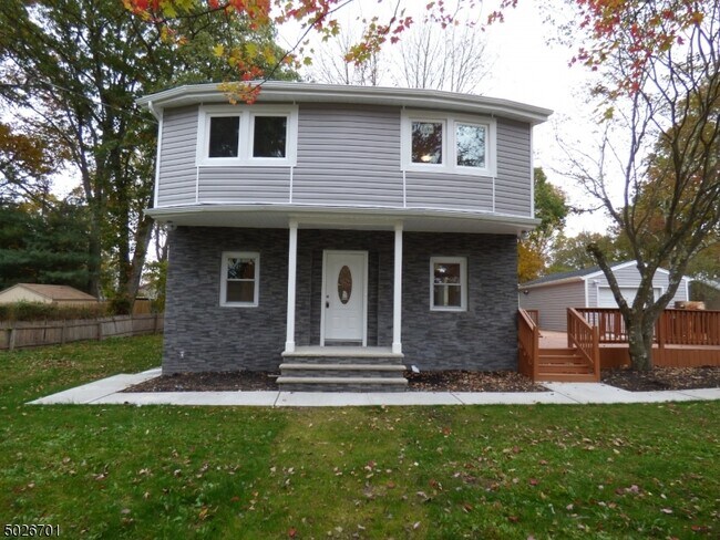 Building Photo - 6 Briggs Rd