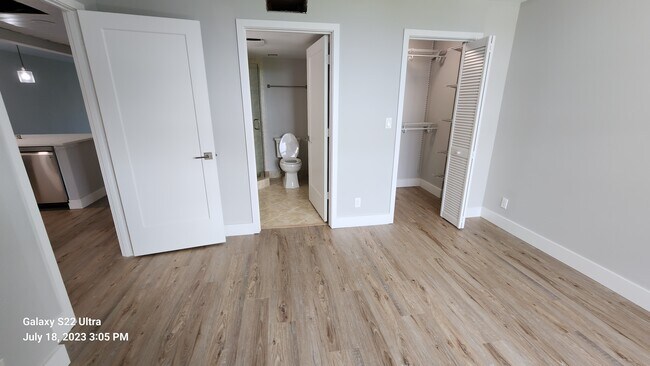 Building Photo - 7 Royal Palm Way